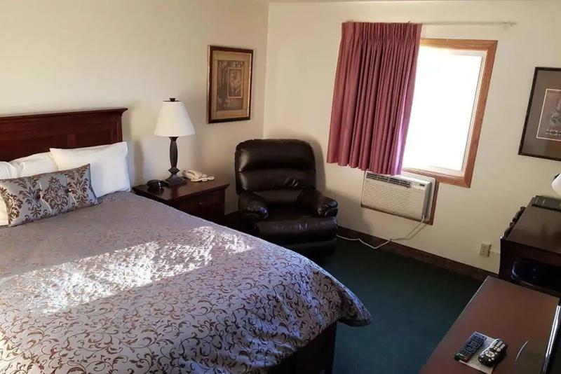 Sky-Palace Inn & Suites Northfield image