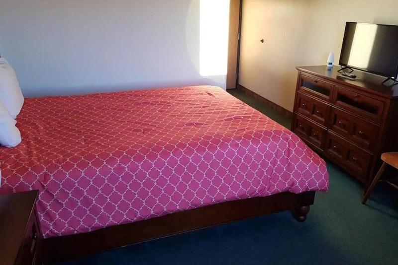 Sky-Palace Inn & Suites Northfield image