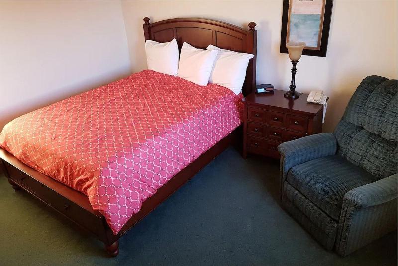 Sky-Palace Inn & Suites Northfield image