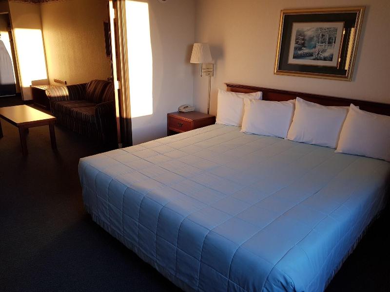 Sky-Palace Inn & Suites Northfield image
