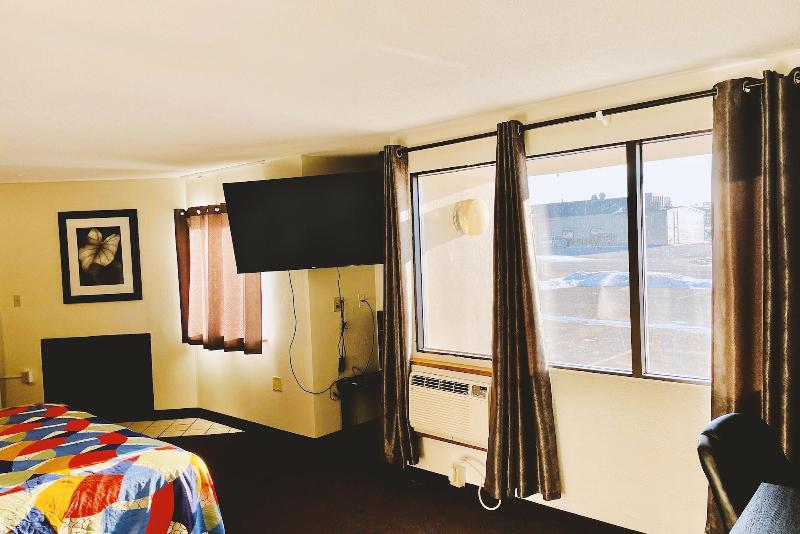 Sky-Palace Inn & Suites Northfield image