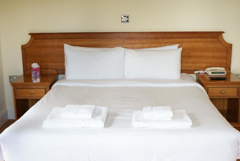 Bowood Park Hotel image