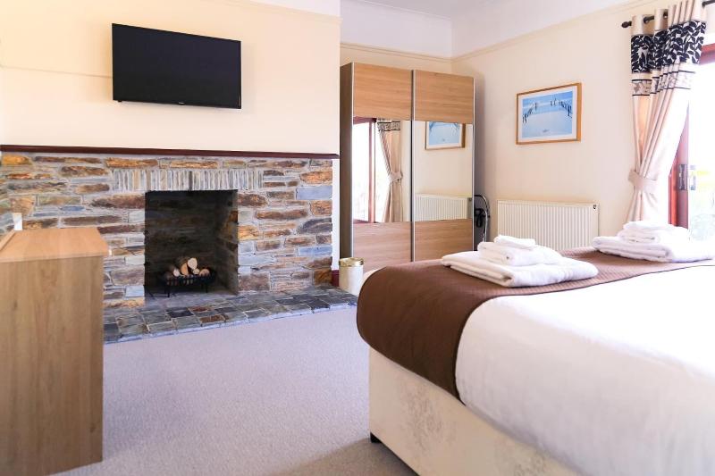 Bowood Park Hotel image