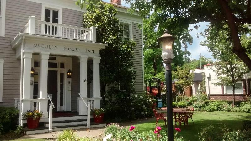 Mccully House Inn — photo 2