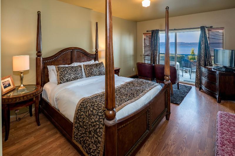 Camano Island Inn image