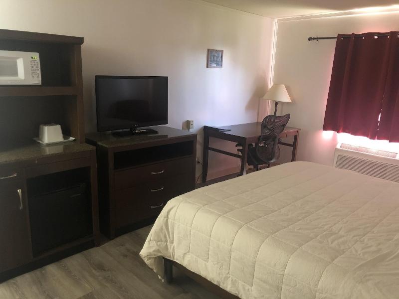 Simple Rewards Inn Shelbina image 2