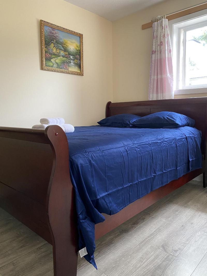 YVR Vickie's Bed and Breakfast image