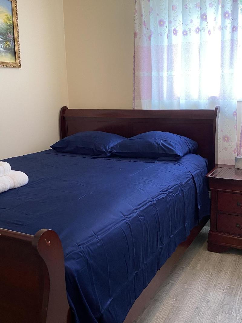 YVR Vickie's Bed and Breakfast image
