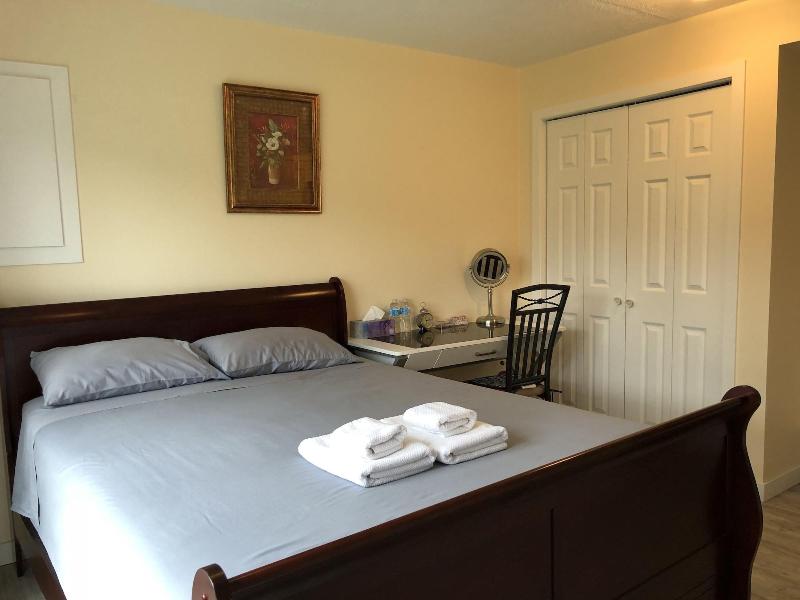 YVR Vickie's Bed and Breakfast image