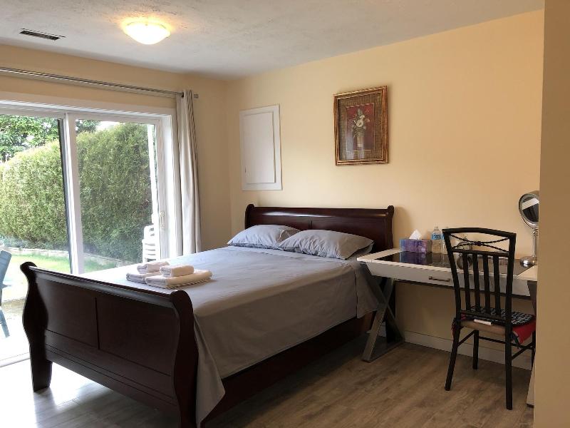 YVR Vickie's Bed and Breakfast image