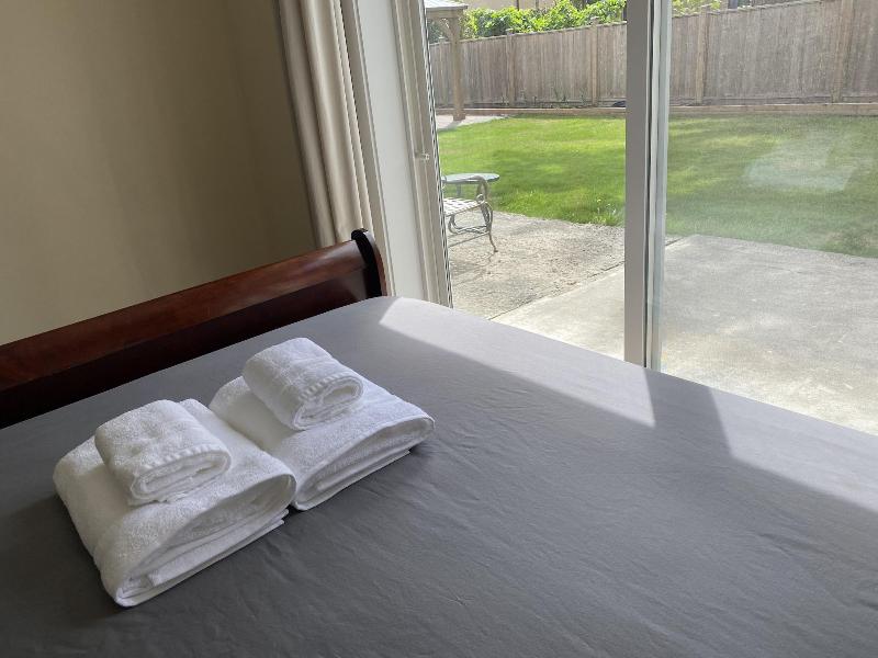 YVR Vickie's Bed and Breakfast image