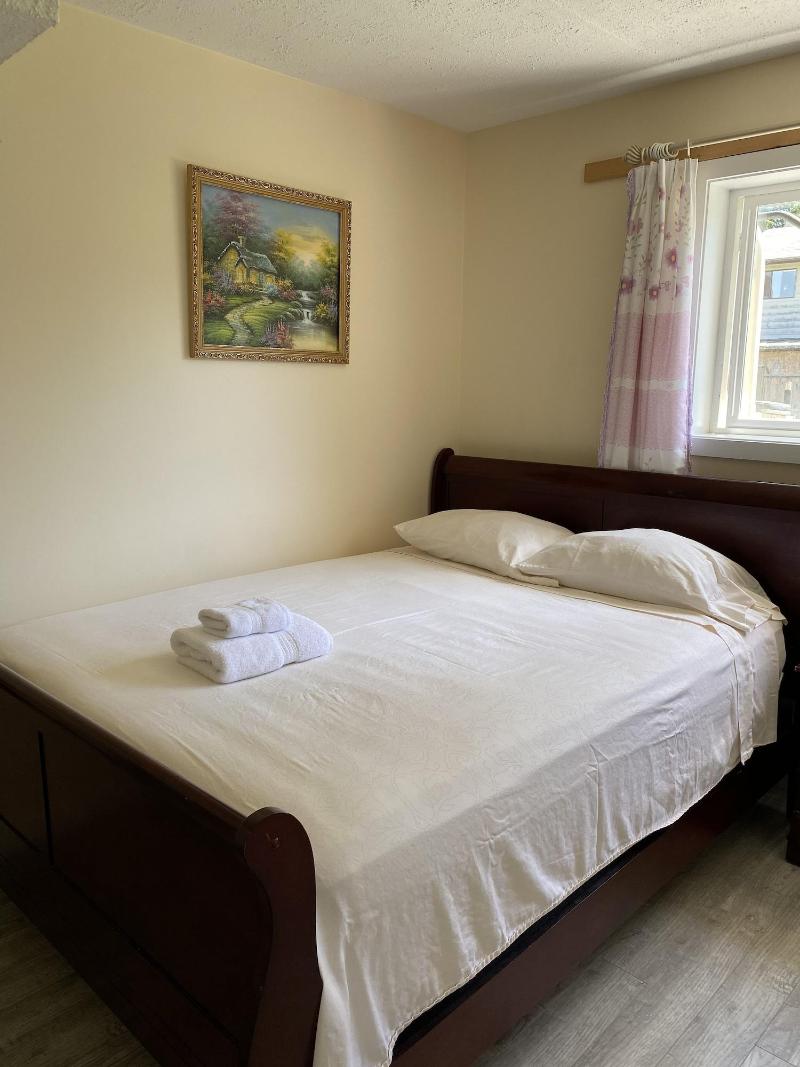 YVR Vickie's Bed and Breakfast image