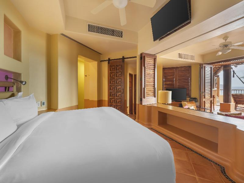 Hilton Grand Vacations Club Zihuatanejo image
