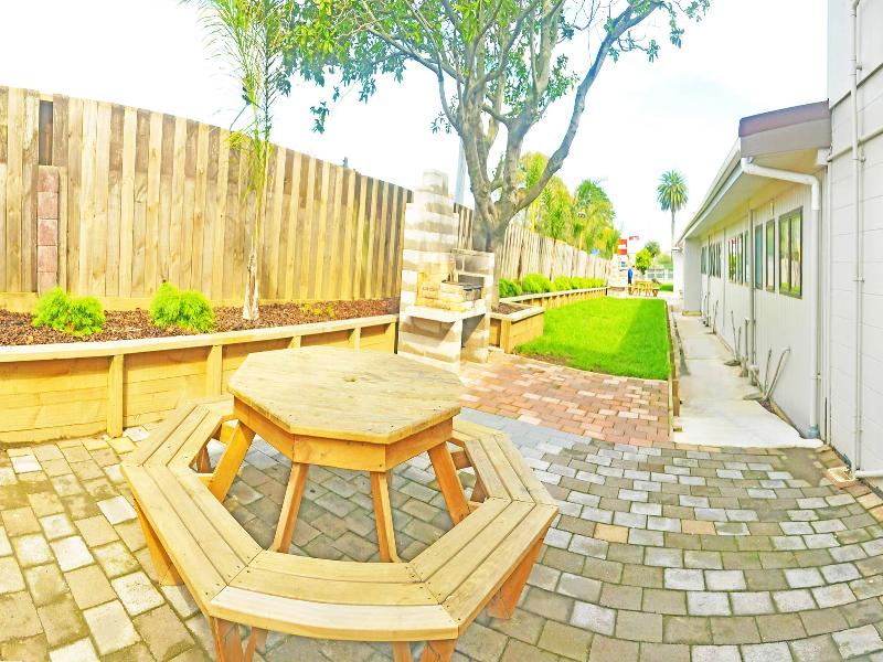Middlemore Motel image