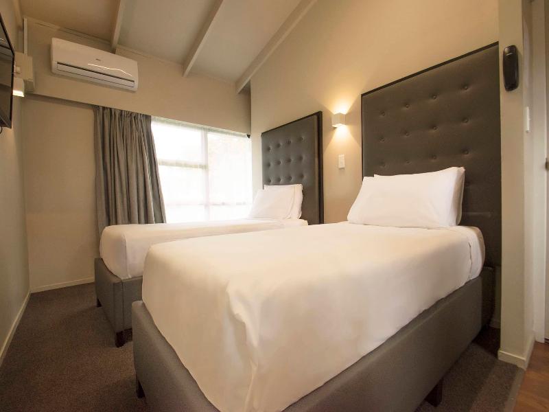 Middlemore Motel image