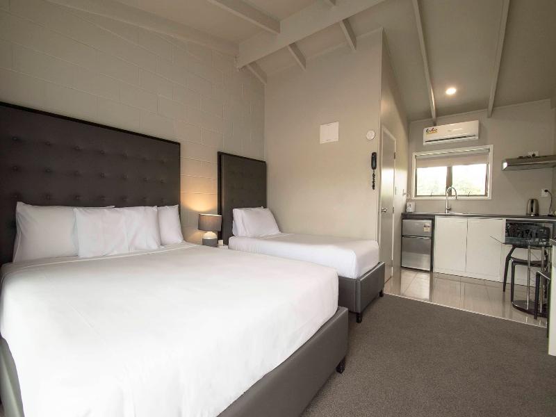 Middlemore Motel image