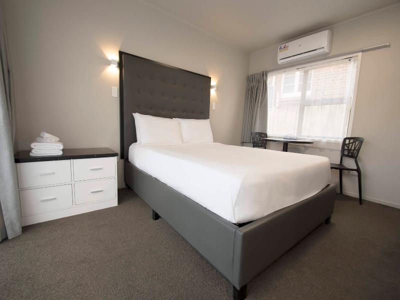 Middlemore Motel image