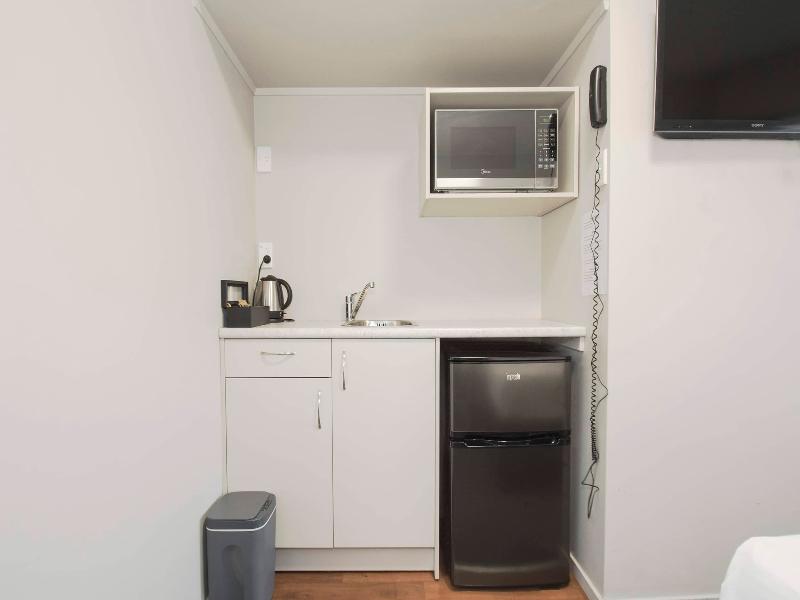 Middlemore Motel image