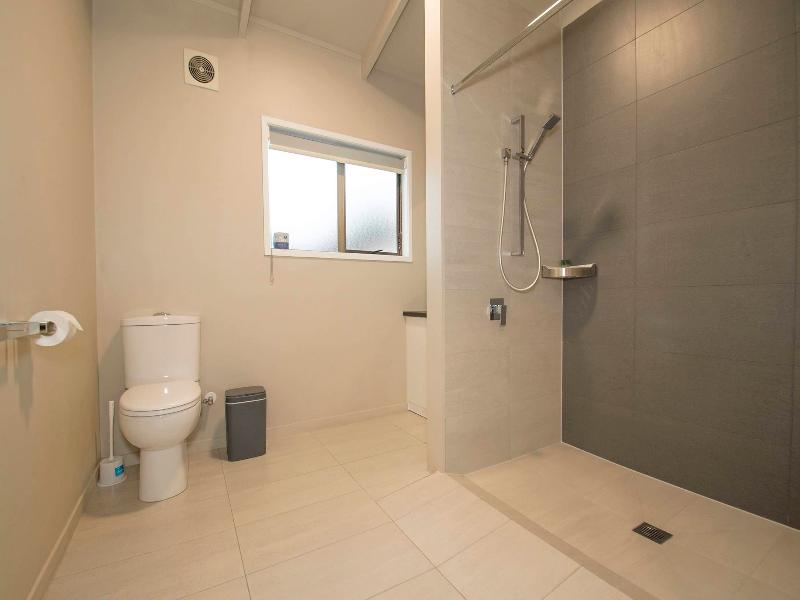 Middlemore Motel image