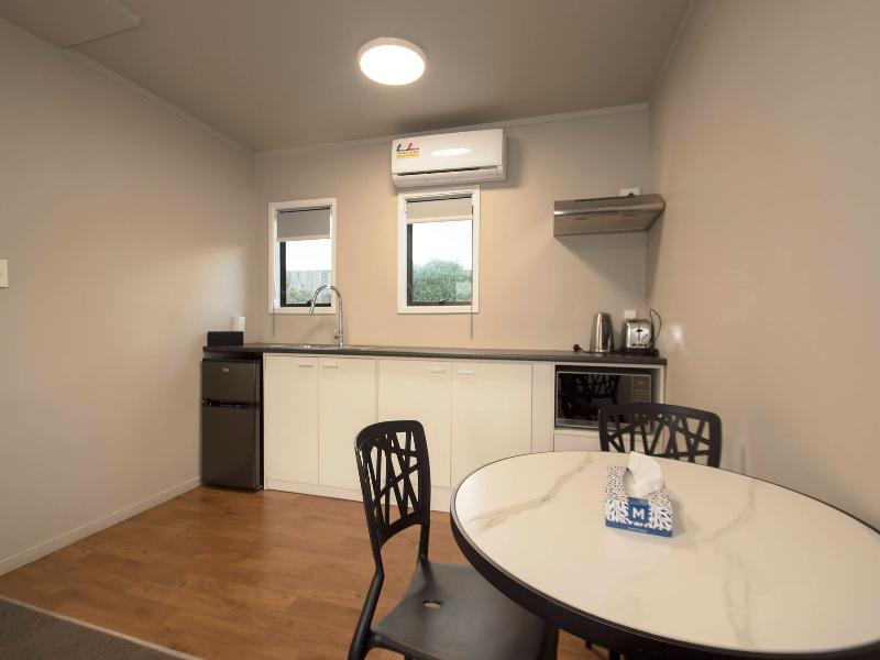 Middlemore Motel image