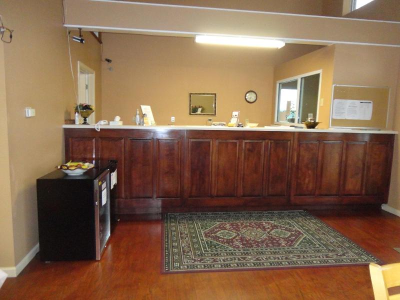 Royal Inn And Suites
