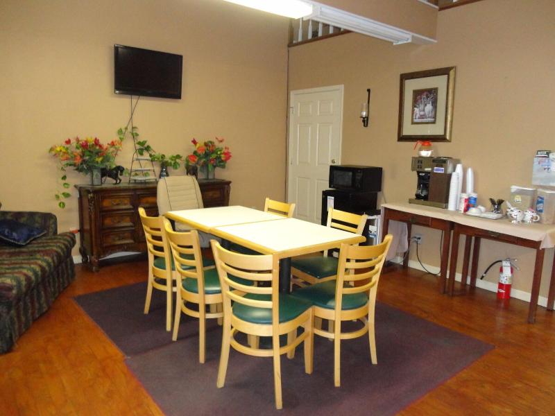 Royal Inn And Suites