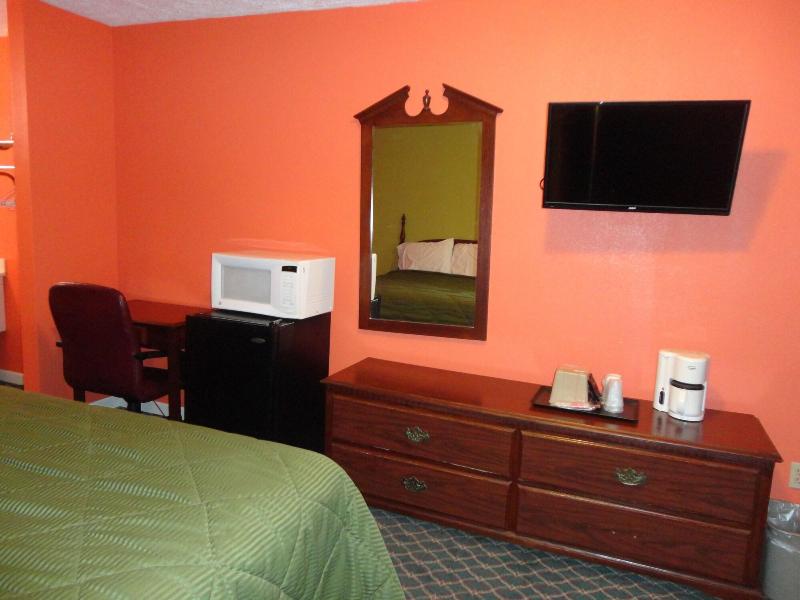 Royal Inn And Suites