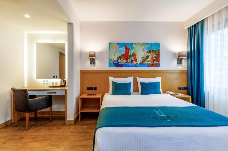 Big Box Hotel image
