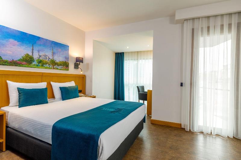 Big Box Hotel image