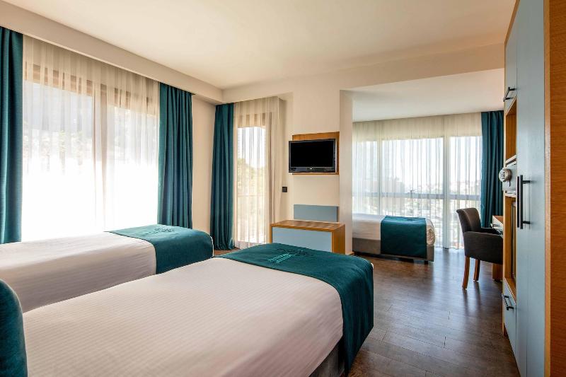 Big Box Hotel image