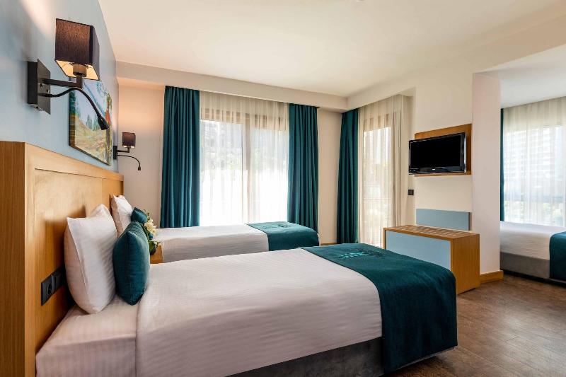 Big Box Hotel image