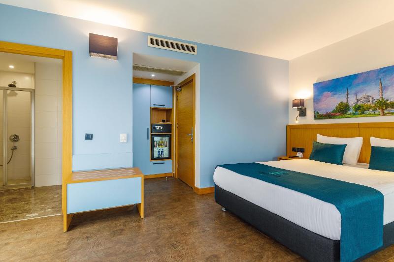 Big Box Hotel image
