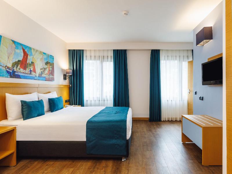 Big Box Hotel image