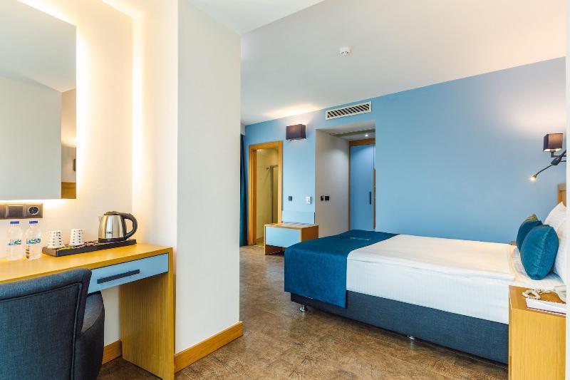 Big Box Hotel image