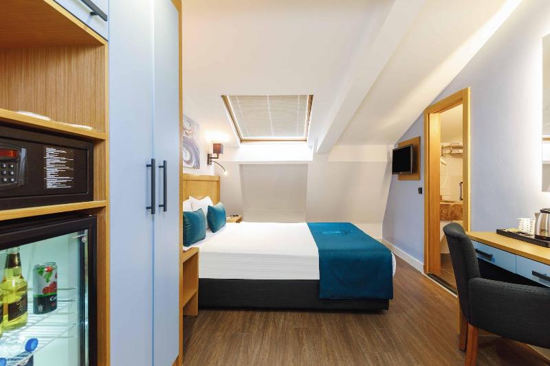 Big Box Hotel image