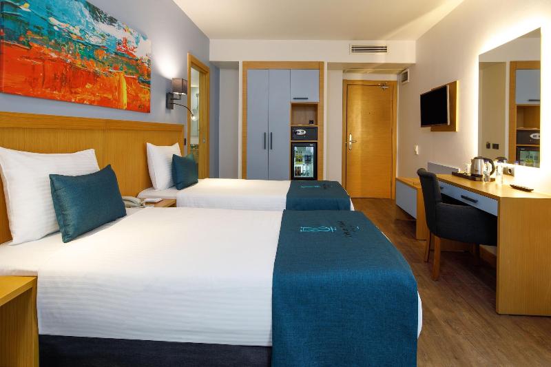 Big Box Hotel image