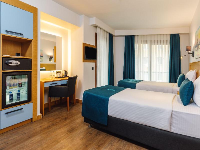 Big Box Hotel image
