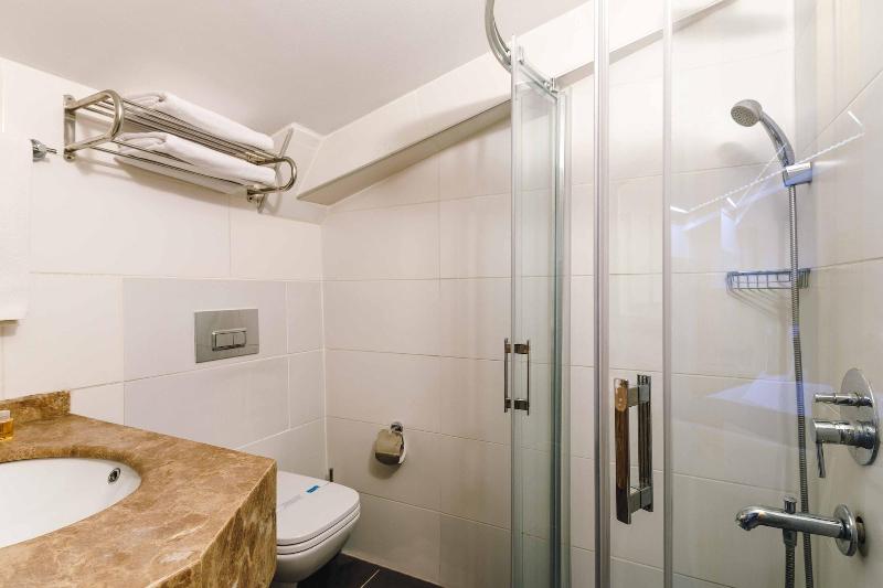 Big Box Hotel image