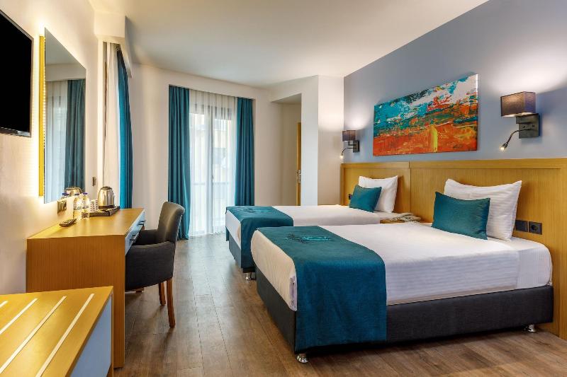 Big Box Hotel image