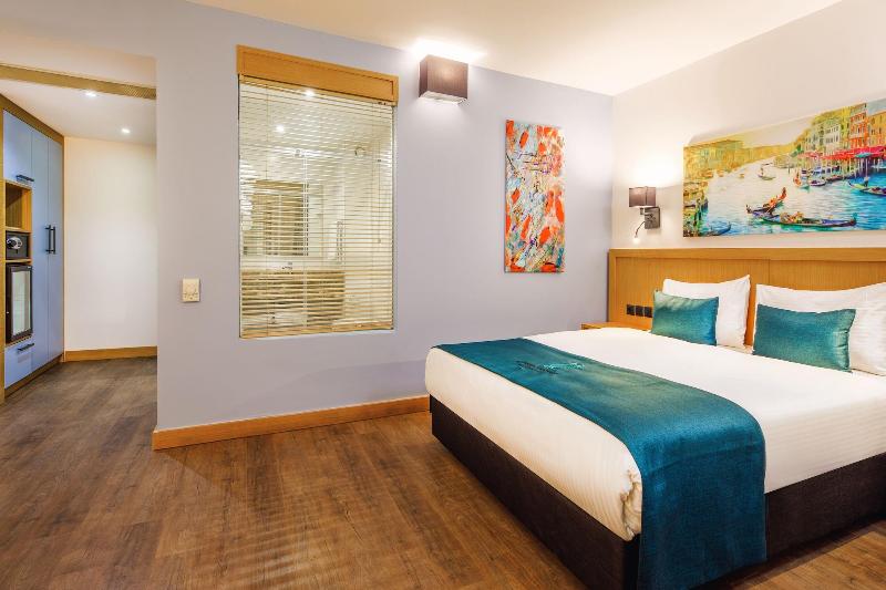 Big Box Hotel image