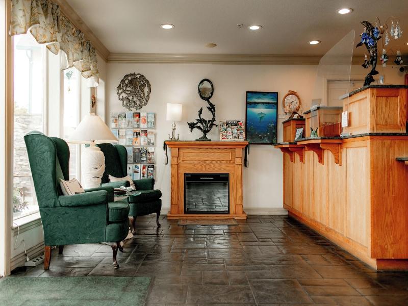Emerald Dolphin Inn