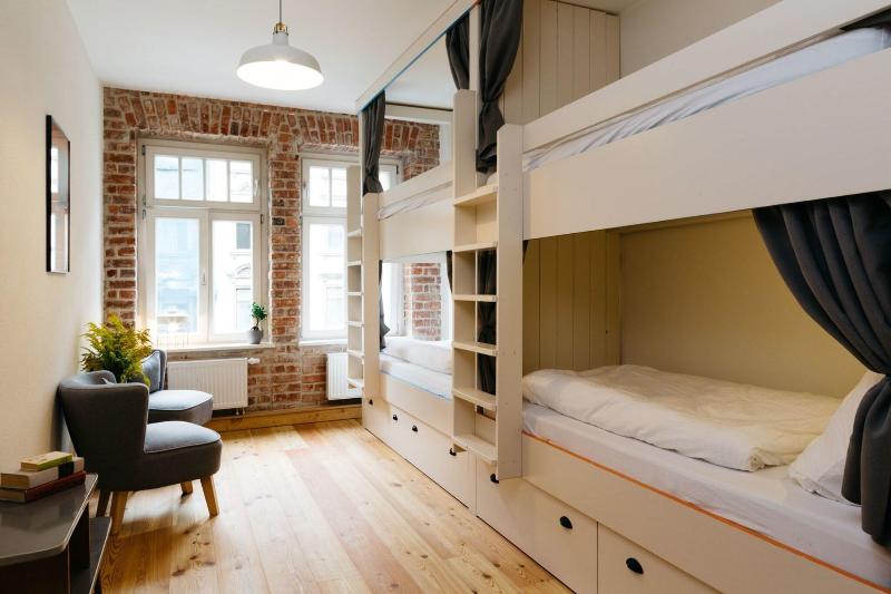 Hostel Multitude image