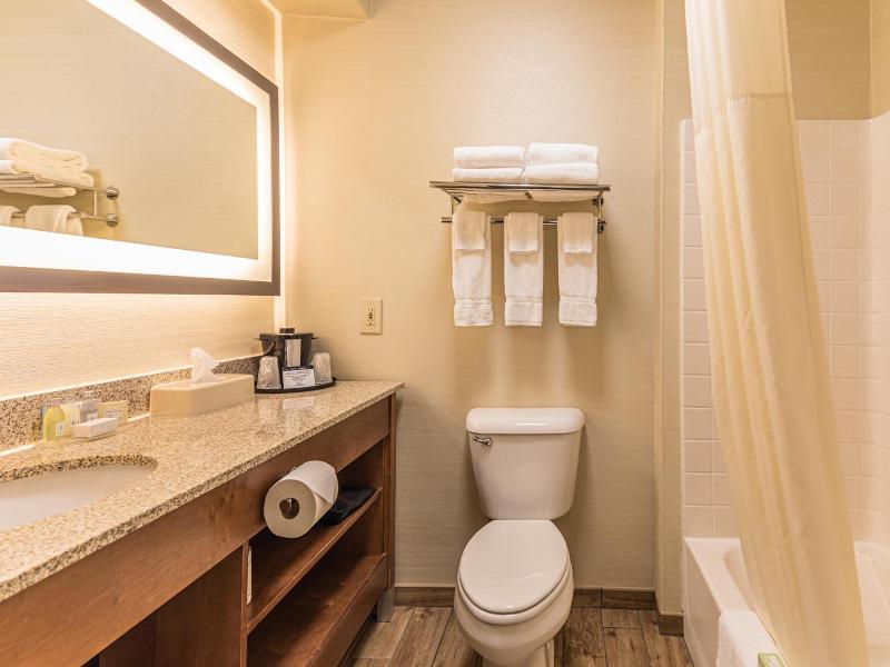 Coshocton Village Inn And Suites image