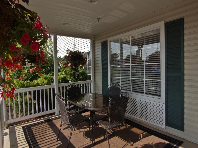 Coshocton Village Inn And Suites image
