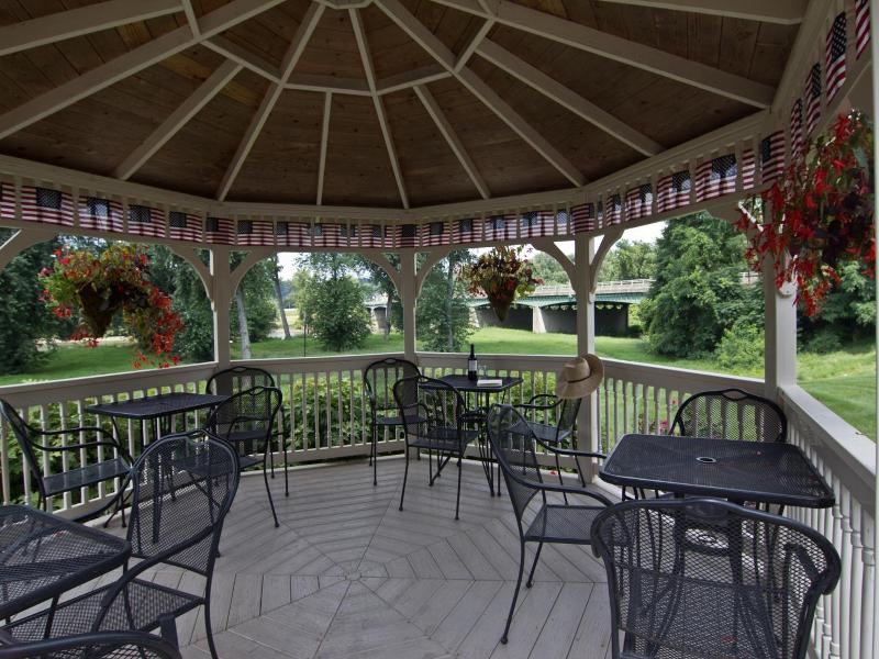 Coshocton Village Inn And Suites image