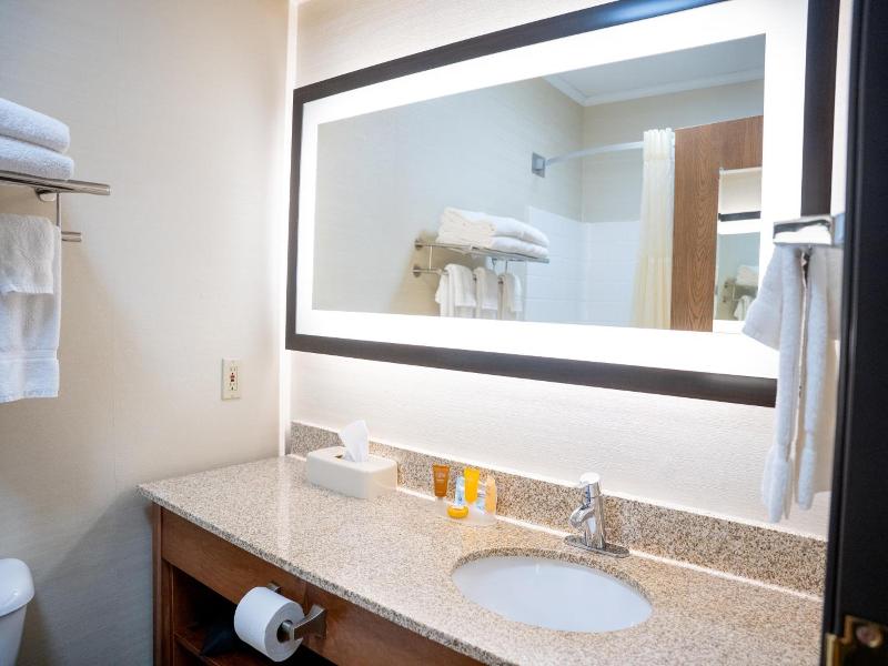 Coshocton Village Inn And Suites image