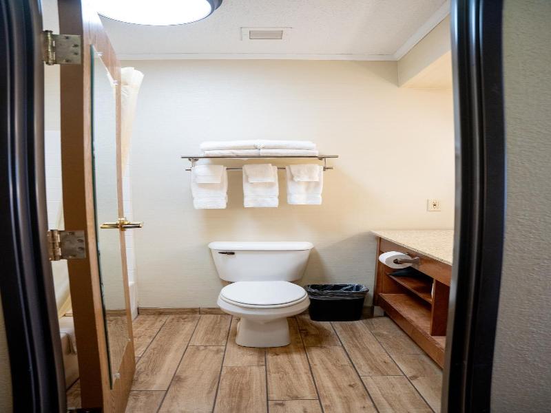 Coshocton Village Inn And Suites image