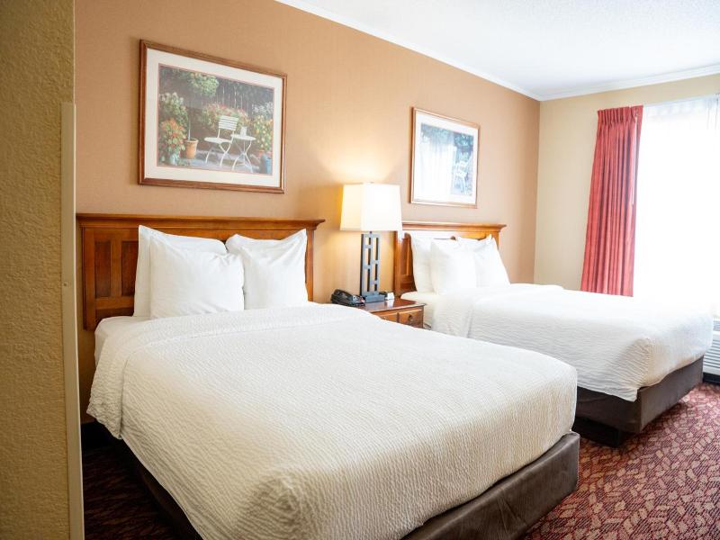 Coshocton Village Inn And Suites image