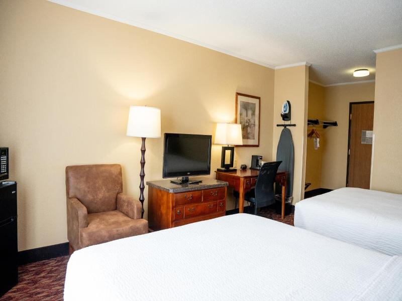 Coshocton Village Inn And Suites image