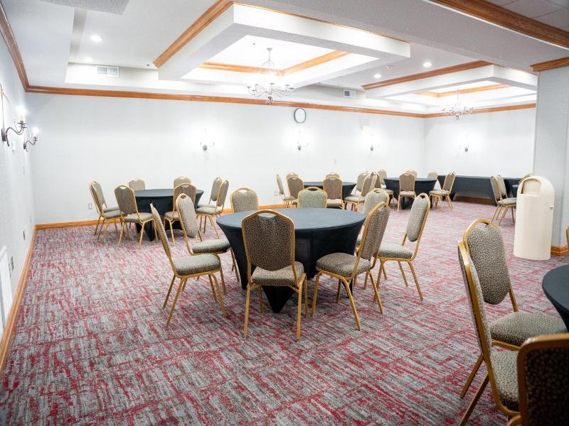 Coshocton Village Inn And Suites image